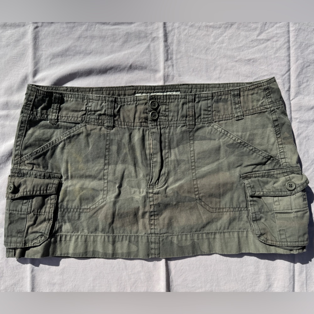 Wet Seal Y2K Low-Rise Cargo Mini Skirt – Size 7